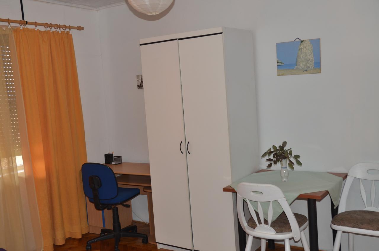 Rooms Mila Rezovac Bagian luar foto