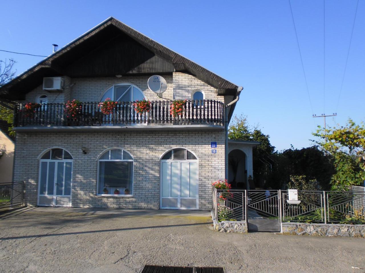 Rooms Mila Rezovac Bagian luar foto